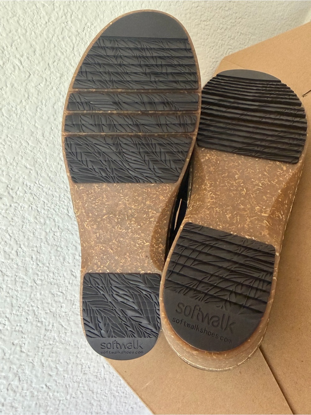 Softwalk Arica, Black Leather Sandals, size 9,5WW - Picture 11 of 11